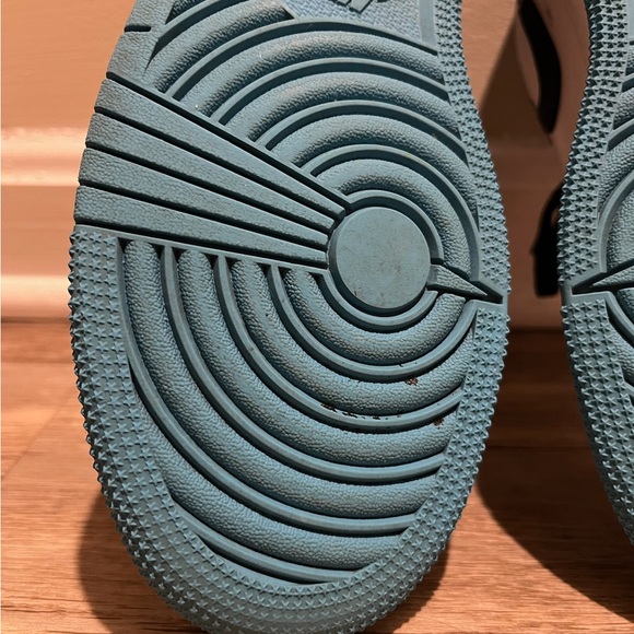 Air Jordan 1 Low “UNC” - Picture 10 of 10